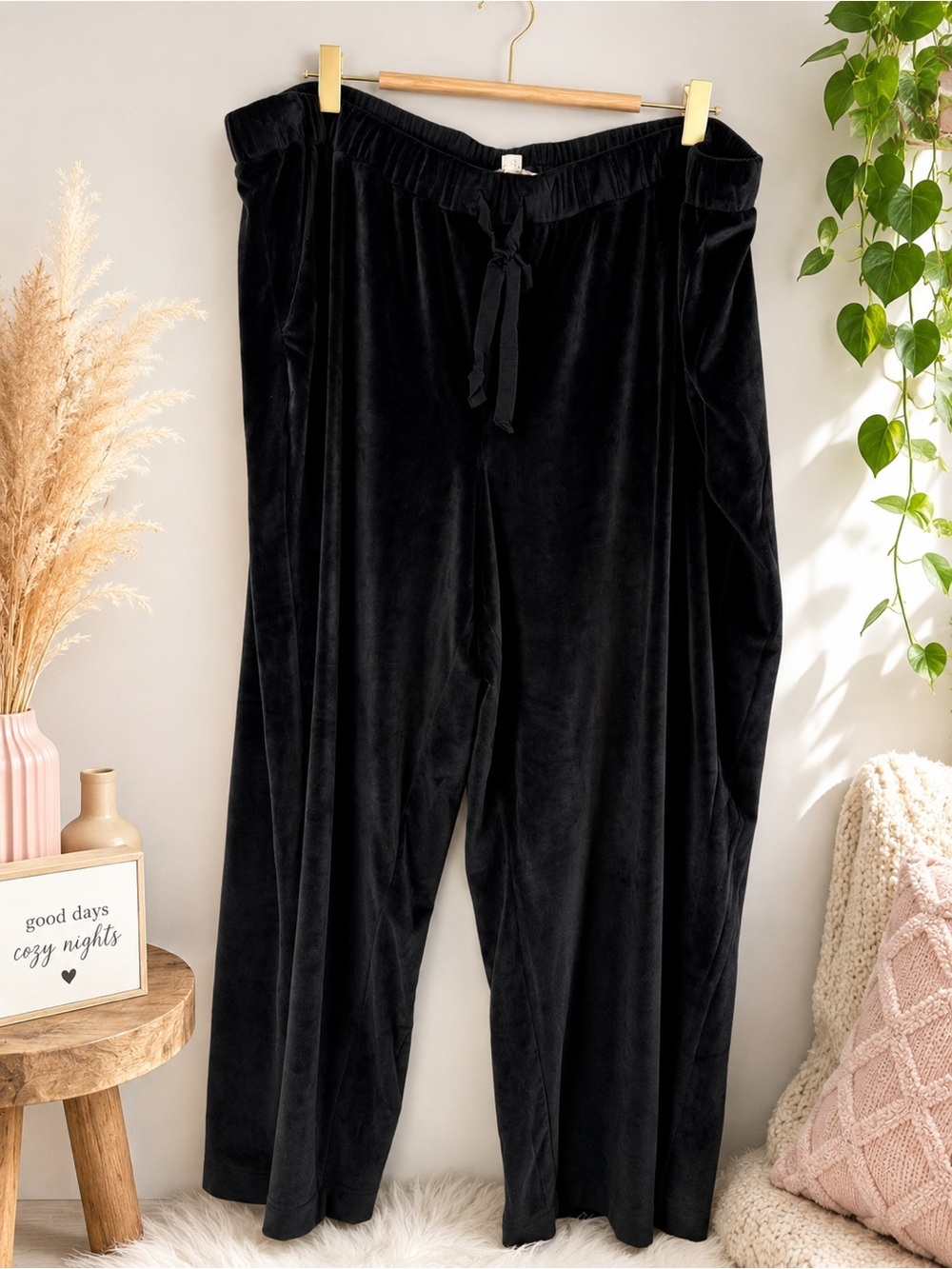 LOFT Black Velvet Straight Leg Lounge Pants
